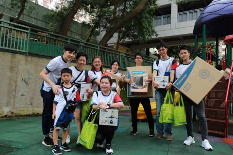 Shun Hing Volunteering Team organized various activities regularly to help those in need.