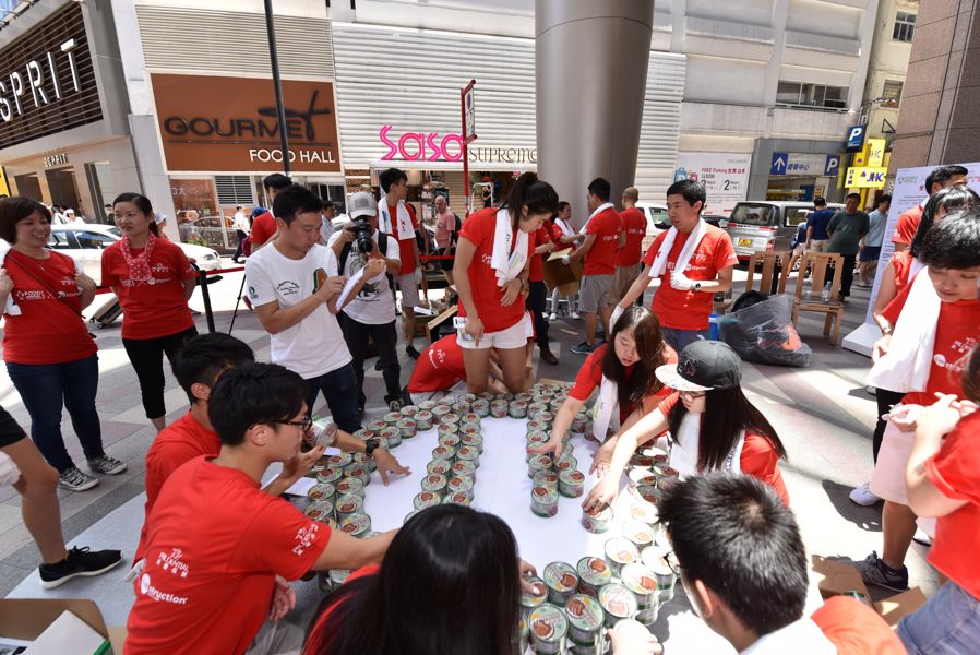 Summer interns and volunteers of Shun Hing Group used canned food to build the structure – ‘Classic National Rice Cooker’, conveying the message that every grain involved tough labor and encouraged a food culture with minimal kitchen waste.