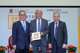 Dr David Mong (left), Chairman and CEO of Shun Hing Group and Professor Chan Wai-yee (right), Pro-Vice-Chancellor of CUHK, presented a souvenir to Dr Victor Joseph Dzau.