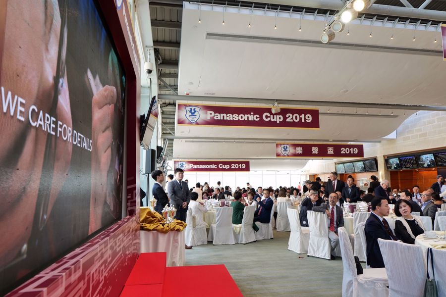 Guests enjoyed watching the new corporate video of Shun Hing Group.