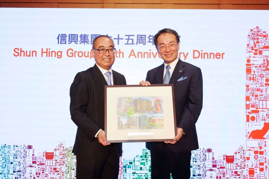 Mr David Mong presented a gift to Mr Kazuhiro Tsuga, President of Panasonic Corporation.