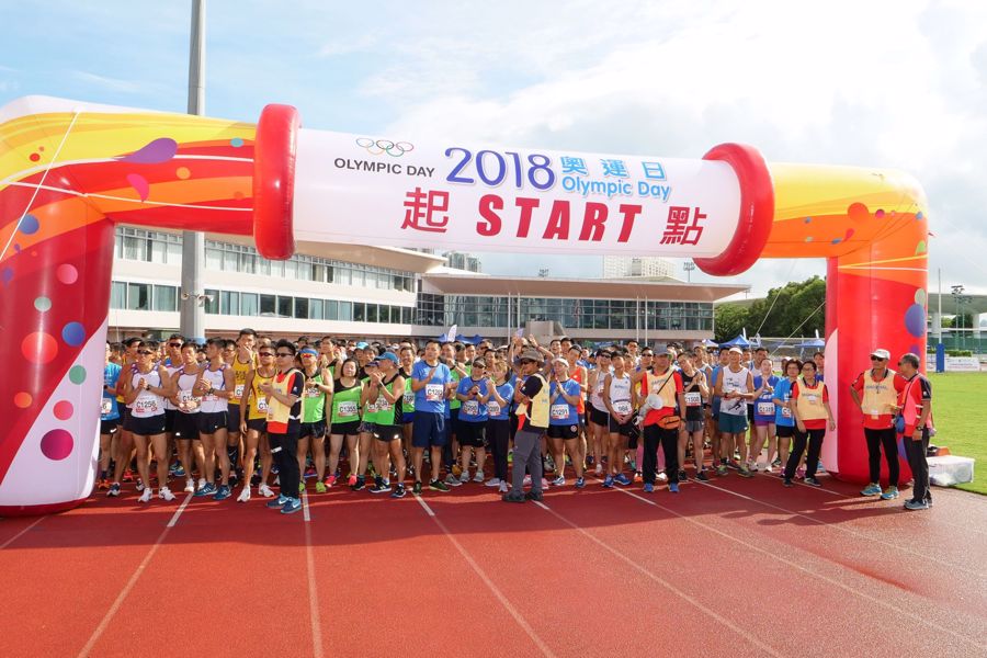 Government officials, elected officers of the Federation and representatives of the event sponsors were excited to join the Olympic Fun Run.
