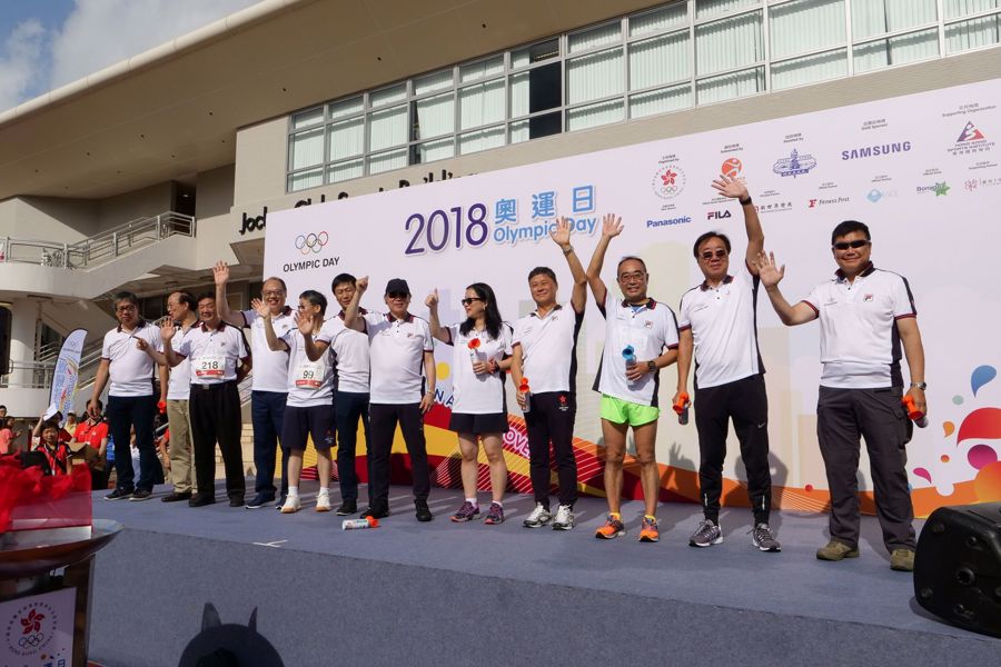 Panasonic was honored to be the Major Sponsor for the event for 10 years. Mr David Mong, Chairman and CEO of Shun Hing Group (3rd from right) was invited to join the Opening Ceremony.